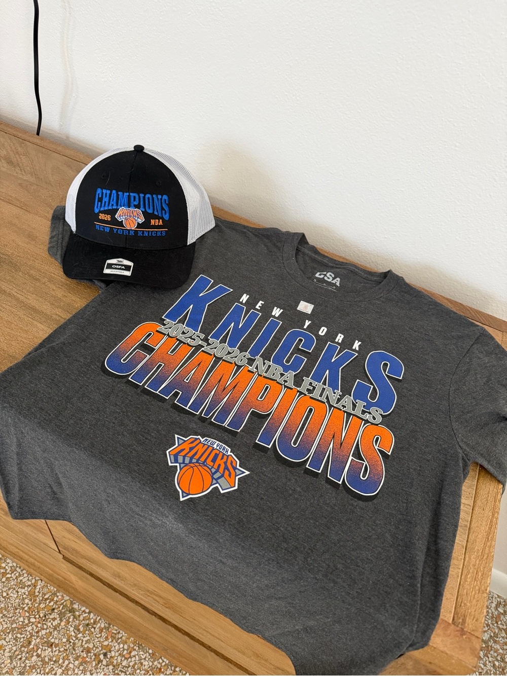 Knicks Champions Gray T-Shirt & Black/White Hat Set
